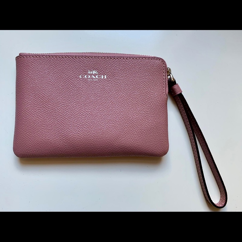 Coach corner zip wristlet- pink